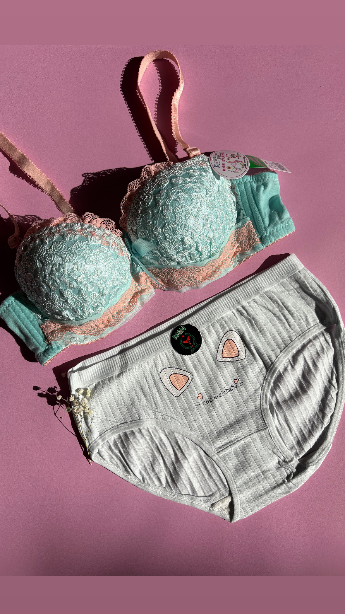 آبی و شورت پیشی