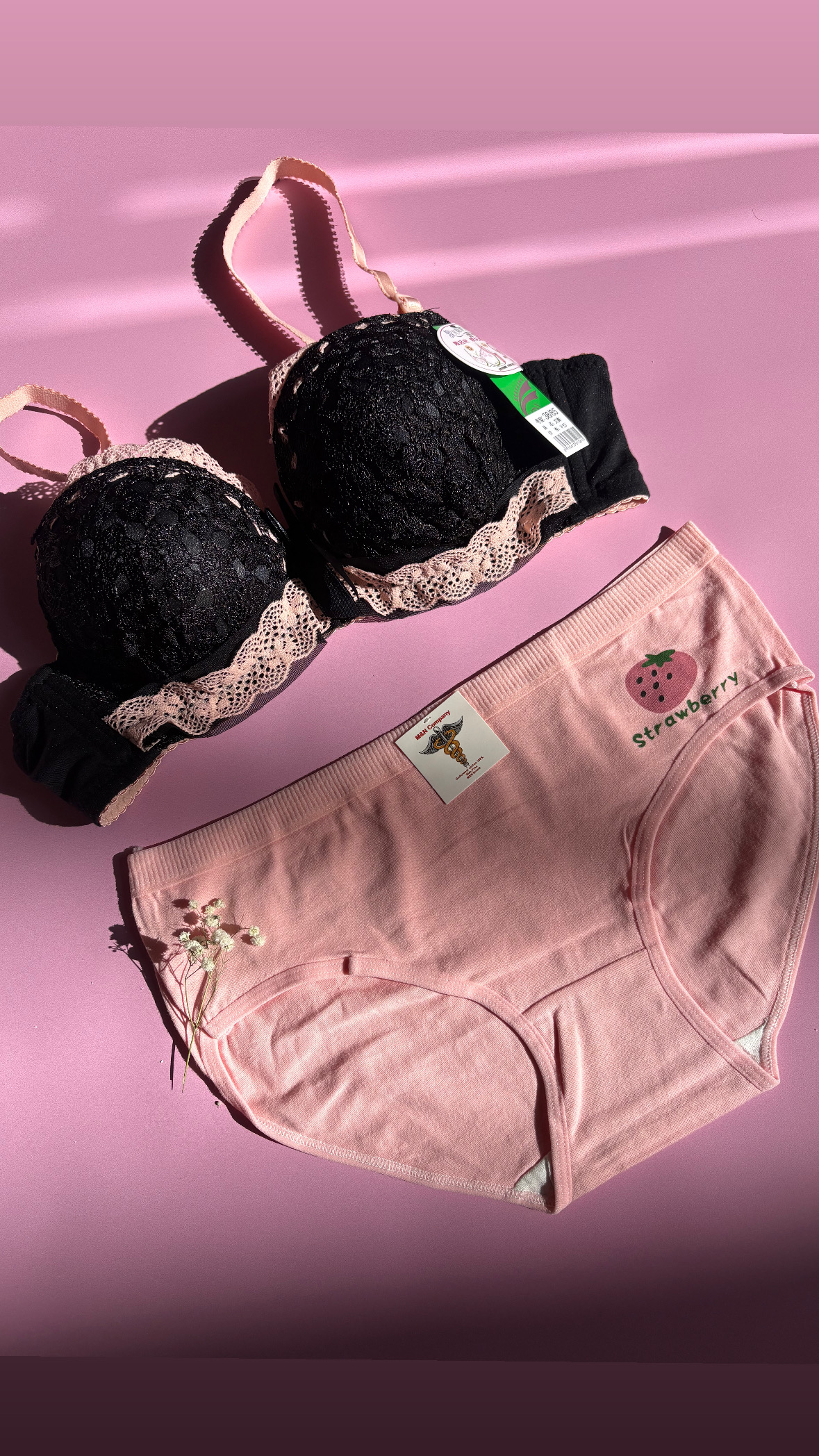 مشکی و شورت توت فرنگی